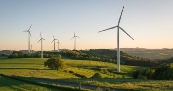 Qualitas Energy wird mehr als 64.000 Haushalte mit sauberem Strom versorgen Qualitas Energy erwirbt vier Windkraftprojekte und stärkt seine (Foto: AdobeStock - Anselm _298834667)