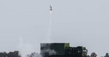 Rheinmetall startet erfolgreich neue FV-014-Loitering-Munition vom HX-Lkw in (Foto: Rheinmetall AG)